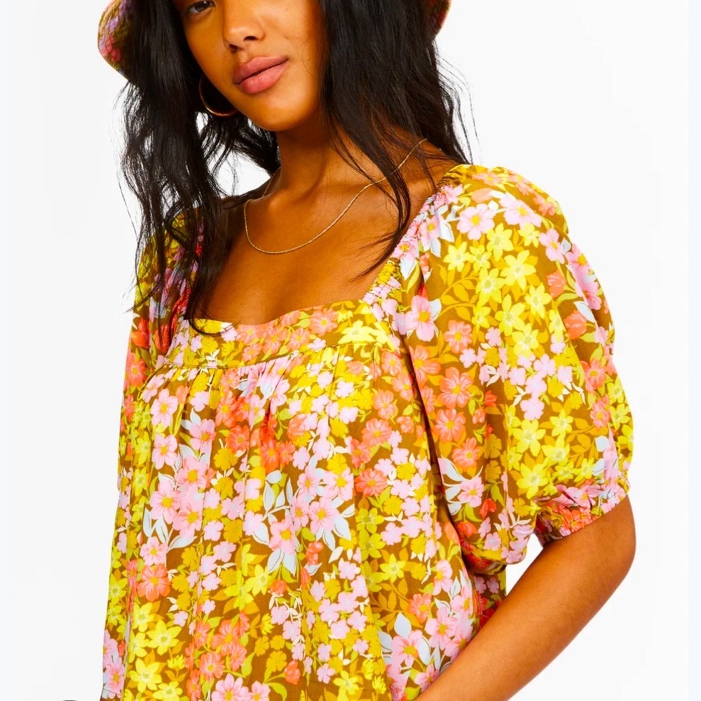 🌴BILLABONG Beach Daze Puff Sleeve Crop Top
Medium, excellent condition💋